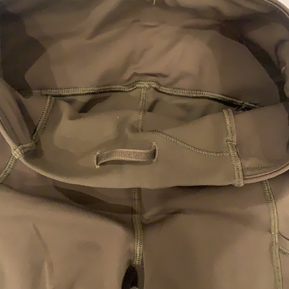 Lululemon Awesome green Capri Leggings - Picture 3 of 11